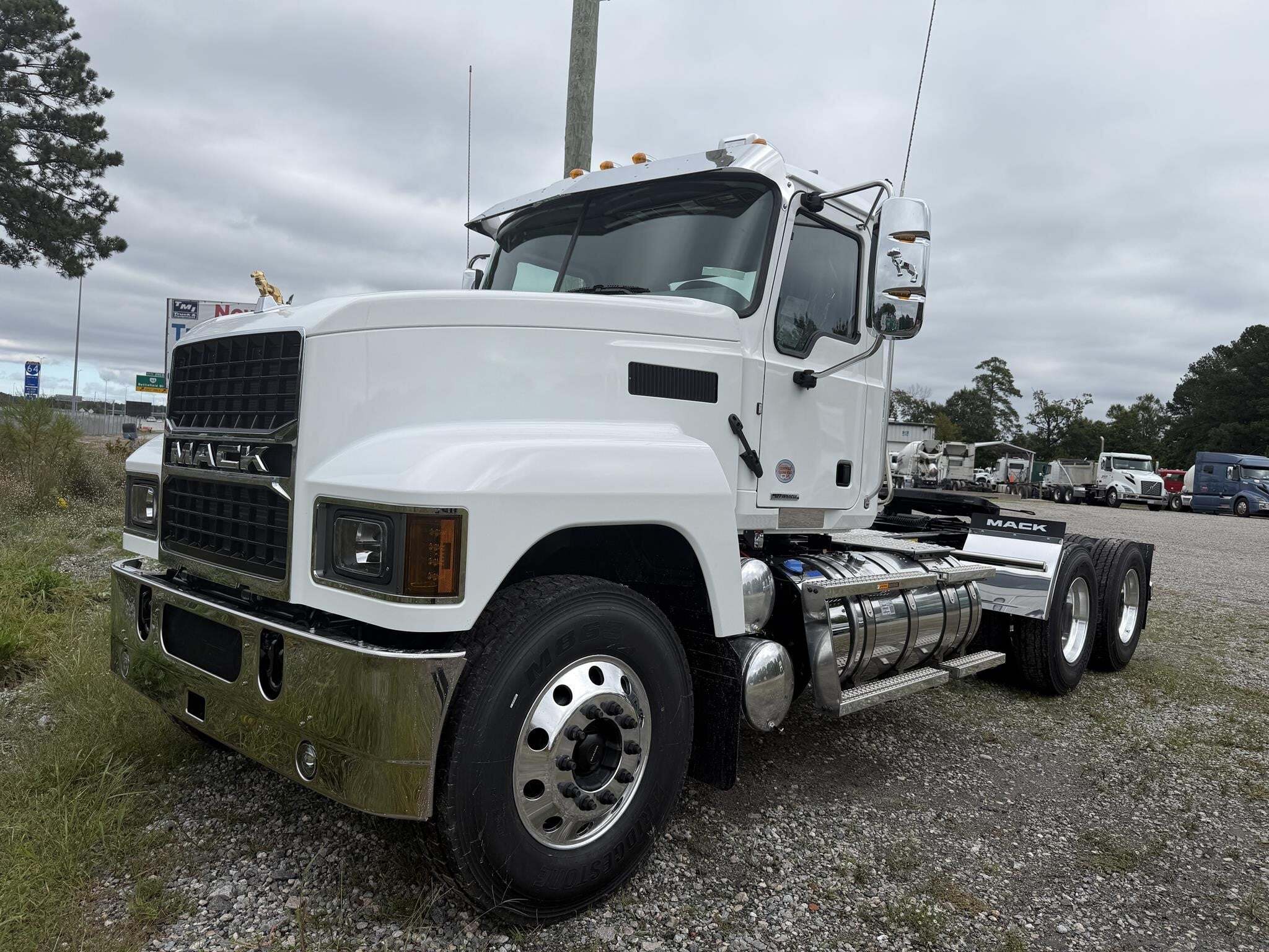 Photo of a 2027 Mack PINNACLE