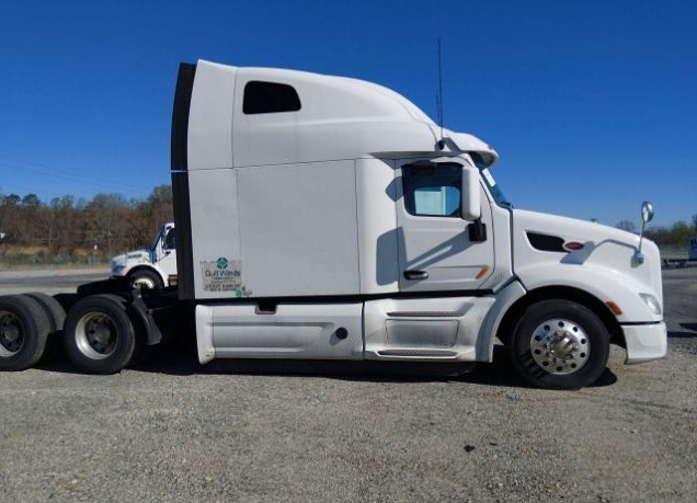 Photo of a 2021 Peterbilt 579