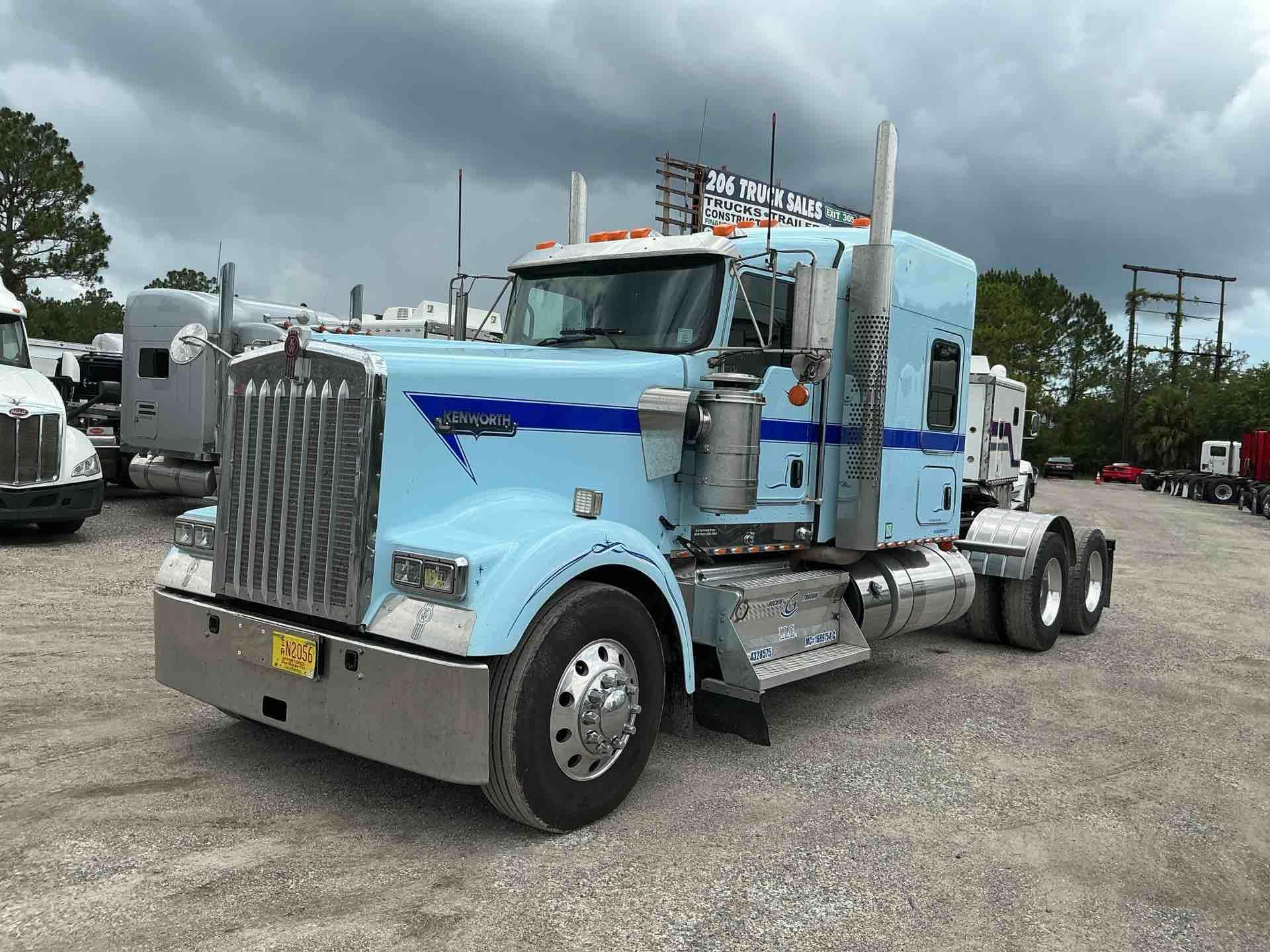 Photo of a 2021 Kenworth W900