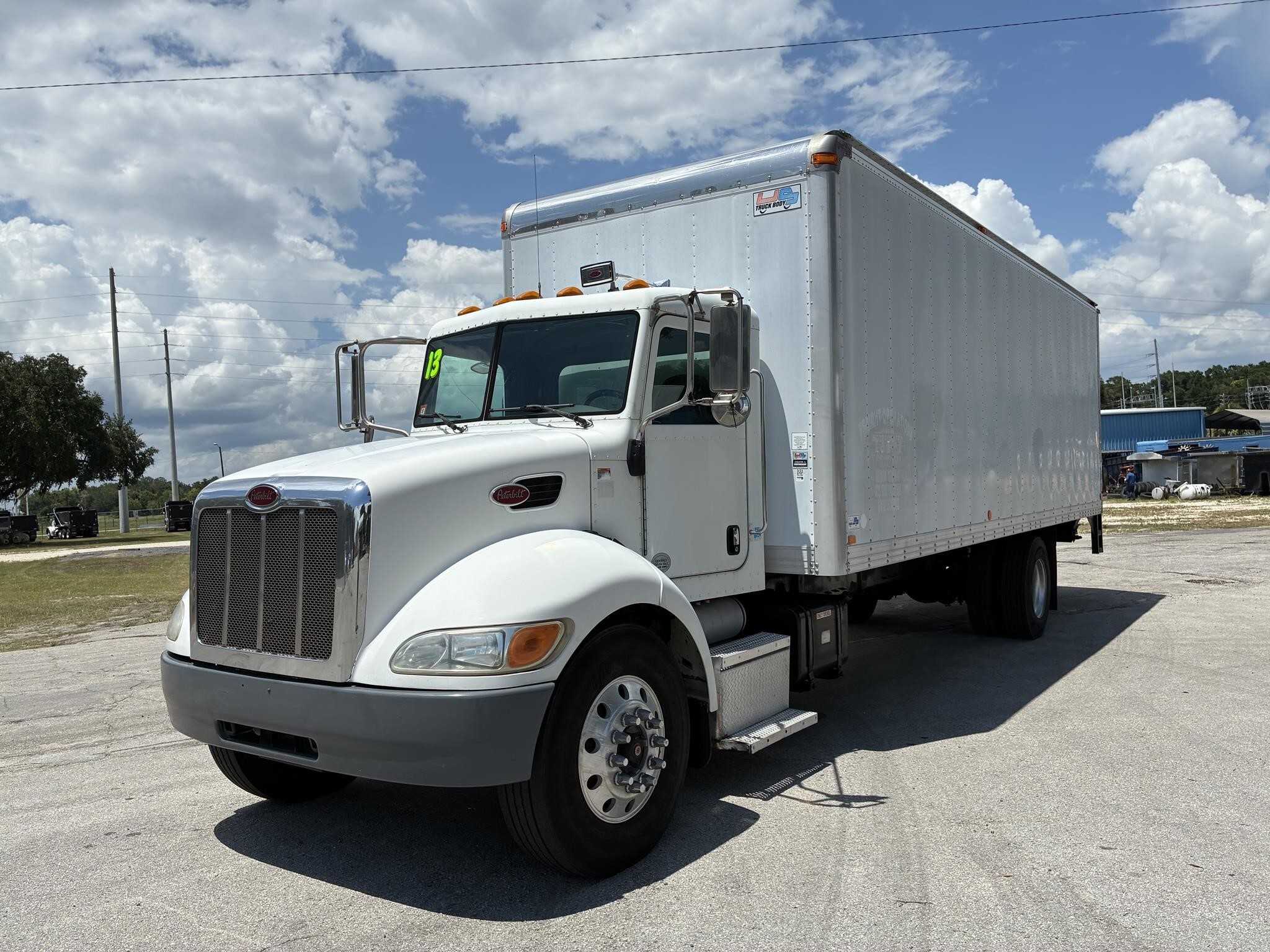 Photo of a 2013 Peterbilt 337