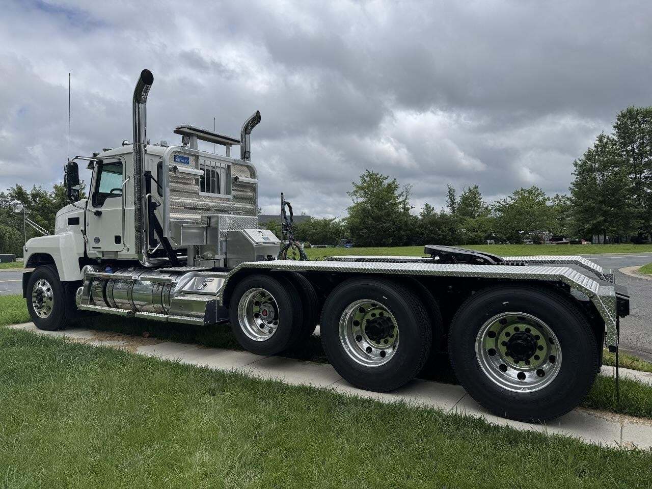 2025 Mack Pinnacle