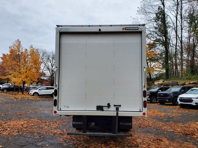 2025 Isuzu NPR HD