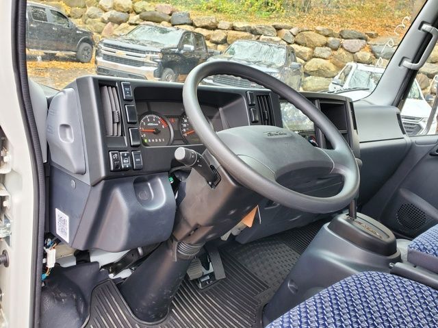 2025 Isuzu NPR HD
