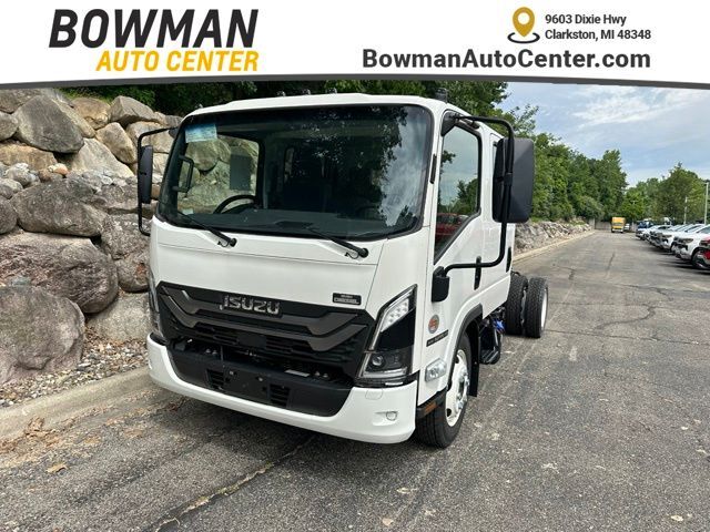 2025 Isuzu NPR XD