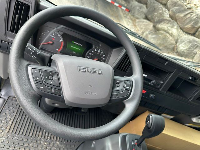 2025 Isuzu NPR XD