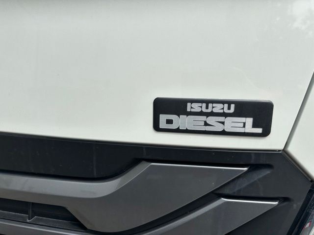 2025 Isuzu NRR