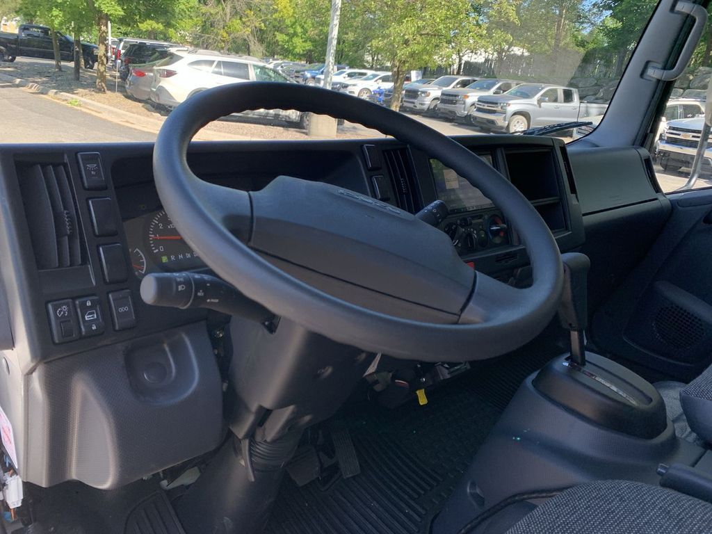 2024 Isuzu NPR HD