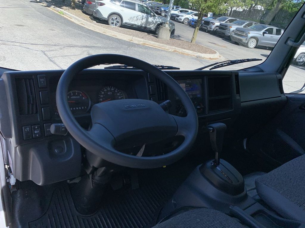 2024 Isuzu NPR HD