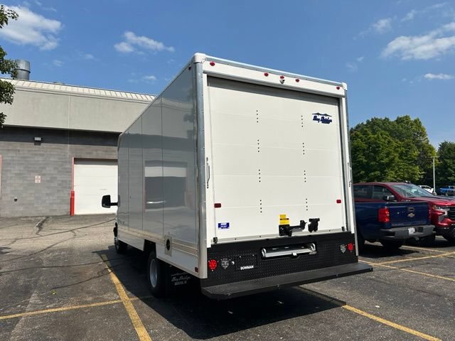 2025 Chevrolet Express 3500