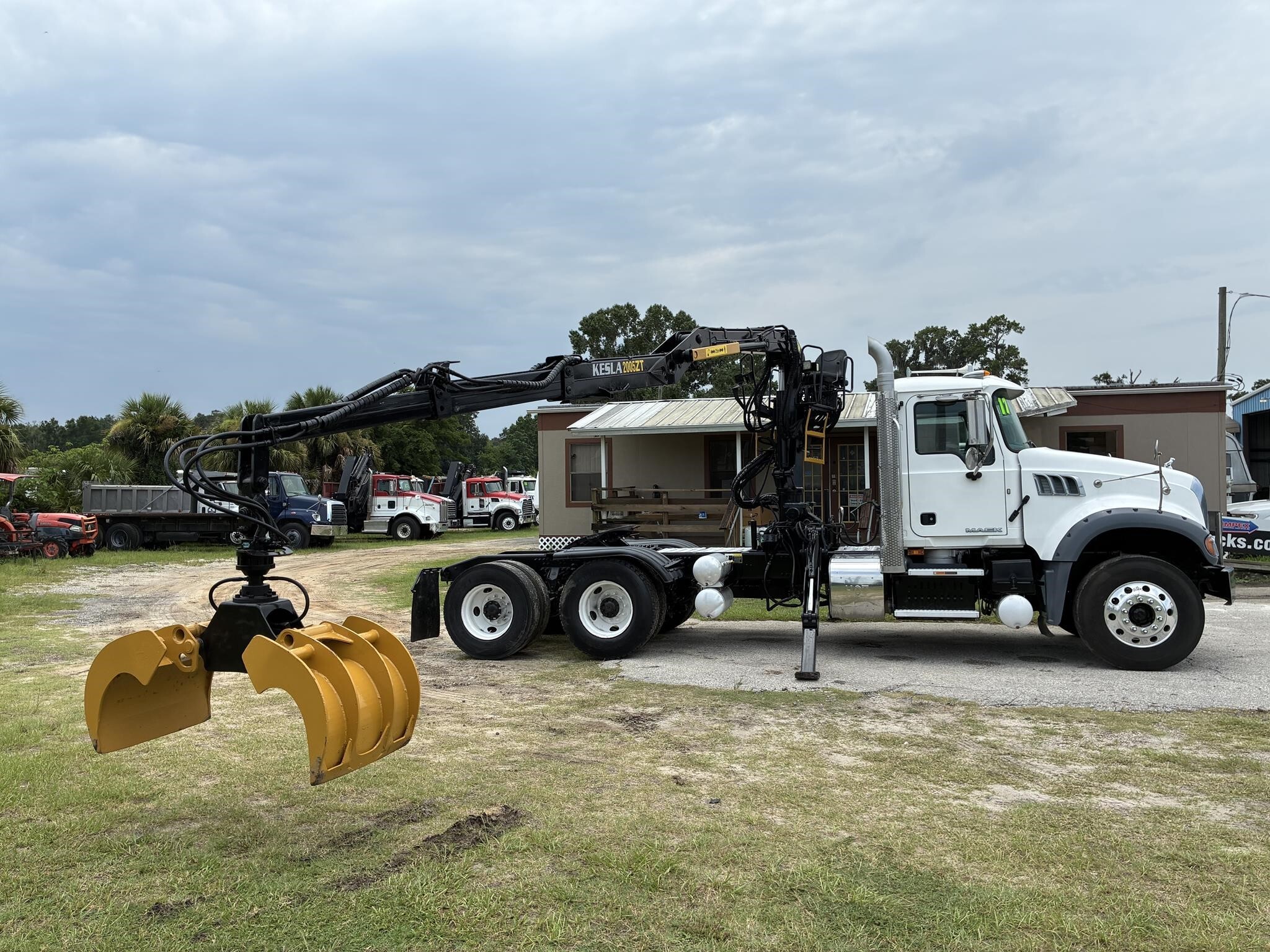 2017 Mack GRANITE GU713