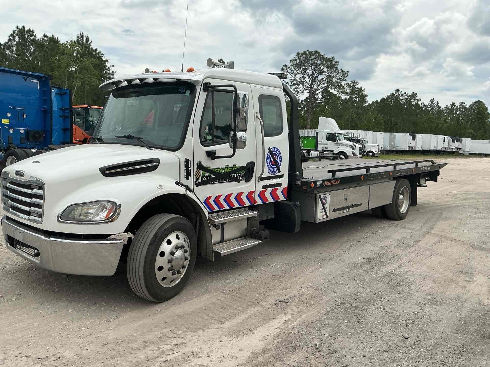 Photo of 2024 Freightliner BUSINESS CLASS M2 106