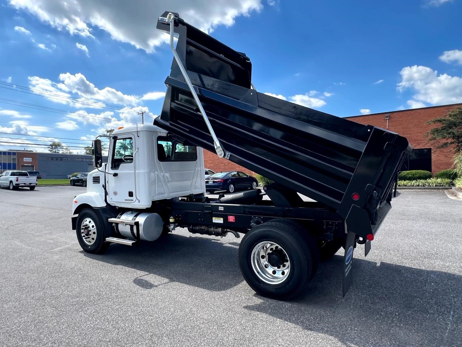 Photo of 2027 Mack MD6
