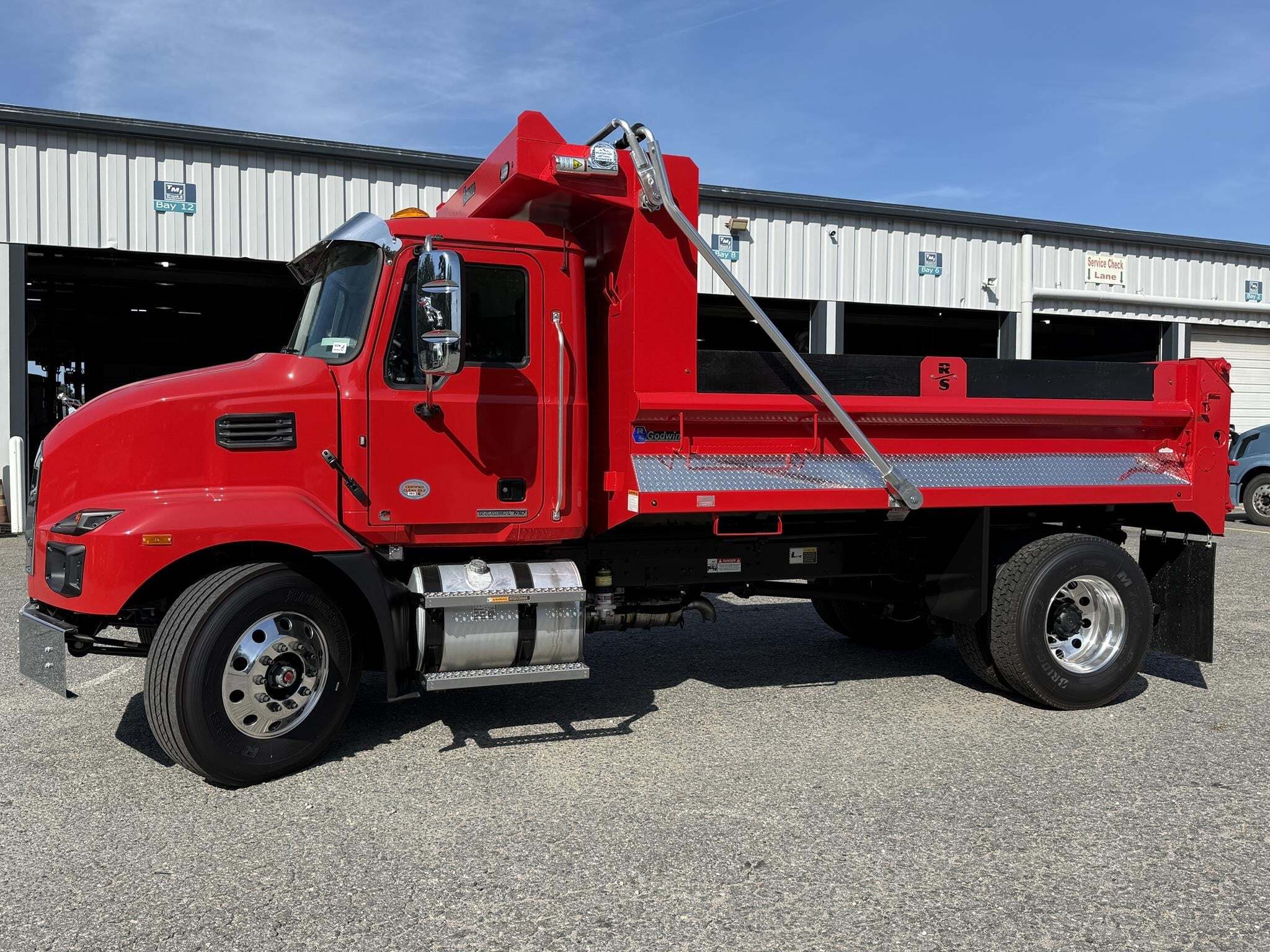 2027 Mack MD7