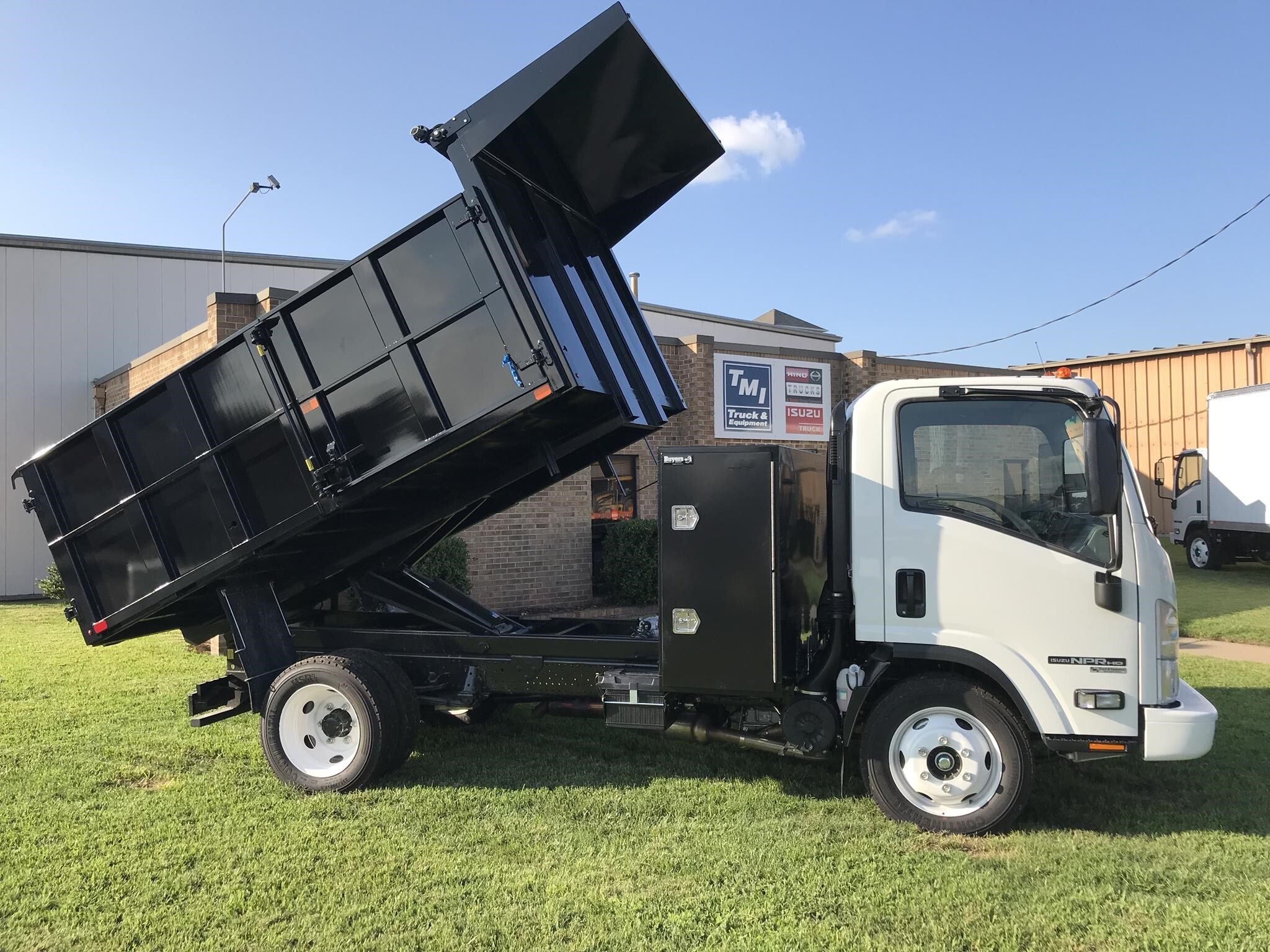 2026 Isuzu NRR