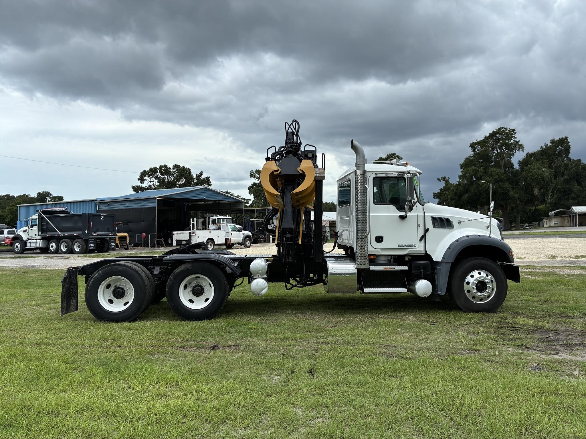 2017 Mack GRANITE GU713
